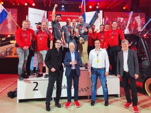 Najlepší vodiči vysokozdvižných vozíkov sú Slováci – na svetovom finále Stapler CUP získali zlato
