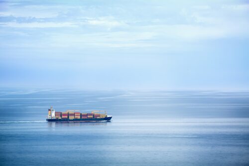 Hormuzský paradox: jedna krize pomohla vyřešit druhou, ale exportéry do Perského zálivu to netěší